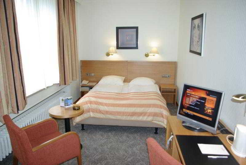 ホテル セントラル モリトール ルクセンブルク 部屋 写真